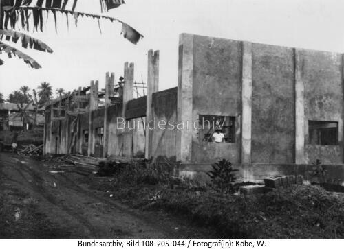 Kamerun, Kaffeeaufbereitungsanlage im Bau