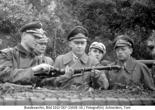 San Felice, Inspektion von Fallschirmtruppen