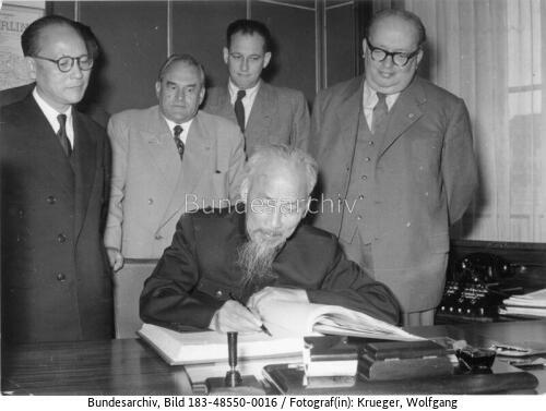 Berlin, Besuch Ho Chi Minh, Eintrag ins Goldene Buch