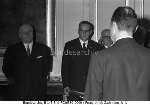 Paris, Einweihung Deutsche Botschaft