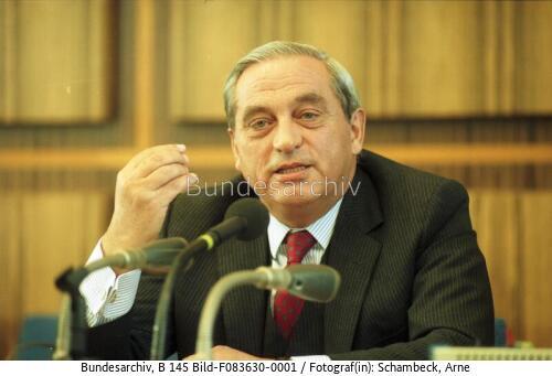 Bonn, Karl Otto Pöhl auf Pressekonferenz