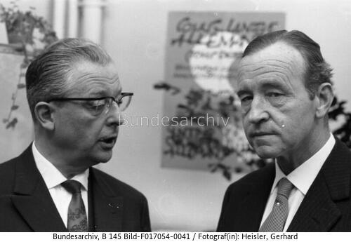 Paris, Einweihung Deutsche Botschaft