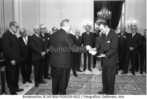 Paris, Einweihung Deutsche Botschaft