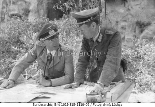 Italien, Offiziere bei Lagebesprechung
