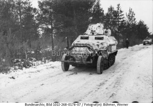 Russland, Schützenpanzer mit Pak