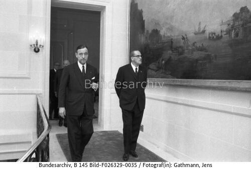 Paris, Einweihung Deutsche Botschaft