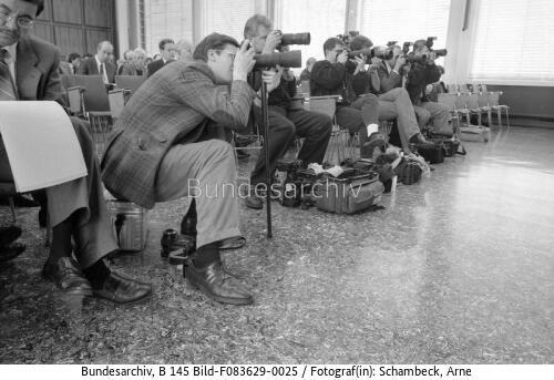Bonn, Fotoreporter auf Pressekonferenz Pöhl