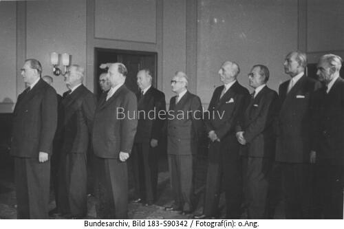 Berlin, DDR-Gründung, Regierung bei Tschuikow