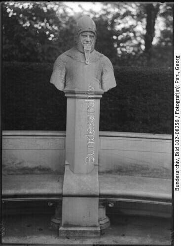 Berlin, Denkmal des Ritters "Plothow"