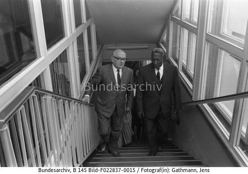 Bonn, Dehler mit Politikern aus Mali im Bundestag