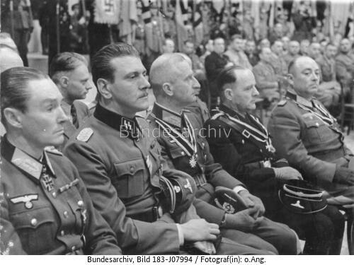Berlin, Kriegsverdienstkreuz-Verleihung