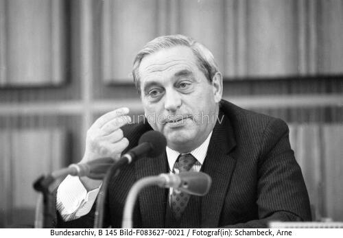 Bonn, Karl Otto Pöhl auf Pressekonferenz