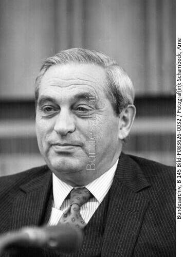Bonn, Karl Otto Pöhl auf Pressekonferenz