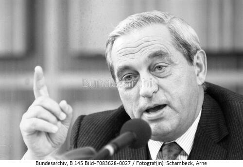 Bonn, Karl Otto Pöhl auf Pressekonferenz