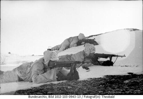 Nordeuropa, Soldaten mit MP