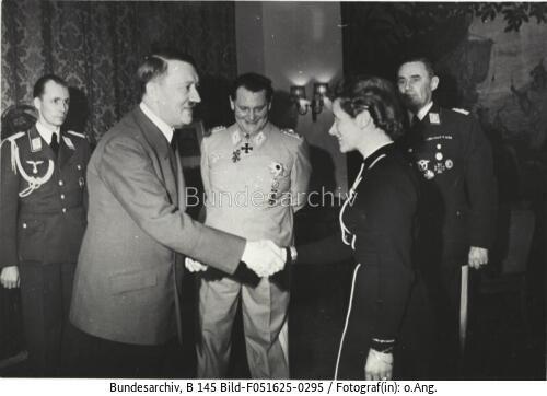 EK-Verleihung an Hanna Reitsch durch Hitler