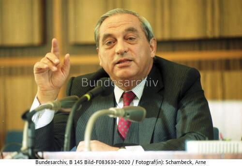 Bonn, Karl Otto Pöhl auf Pressekonferenz