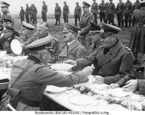 Adolf Hitler im Sudetenland