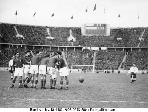 Berlin, Fußballspiel Deutschland-Jugoslawien