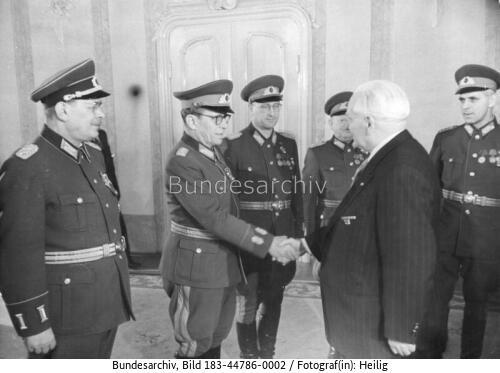 Berlin, Wilhelm Pieck, Empfang von NVA-Offizieren