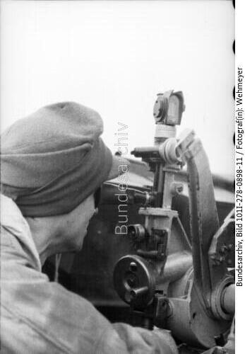 Russland, Panzerhaubitze <span class="match">Hummel</span>