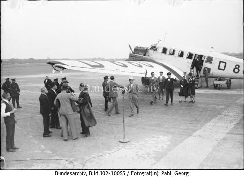 Berlin, Max Schmeling auf dem Centralflughafen