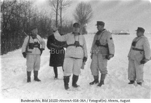 Russland, Soldaten in Wintertarnanzügen