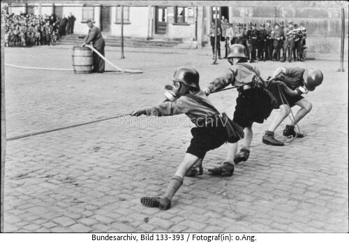 Worms, Luftschutzübung der Hitlerjugend