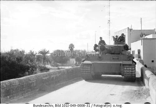 Tunesien, Panzer VI (Tiger I) auf Brücke