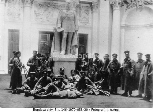 Berlin, Revolution, Soldaten im Reichstag