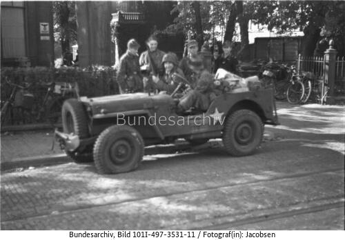 Holland, Arnheim, deutsche Soldaten, Jeep