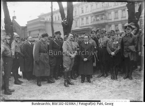 Berlin, Hitler und Goebbels am Grab Horst Wessels