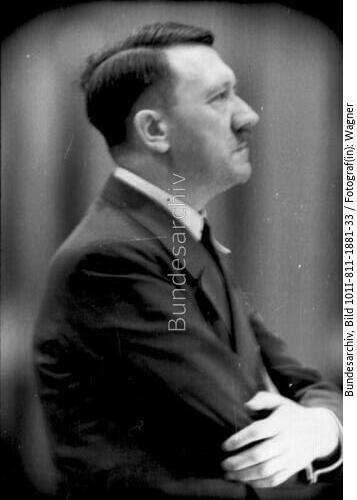 Adolf Hitler bei Rede
