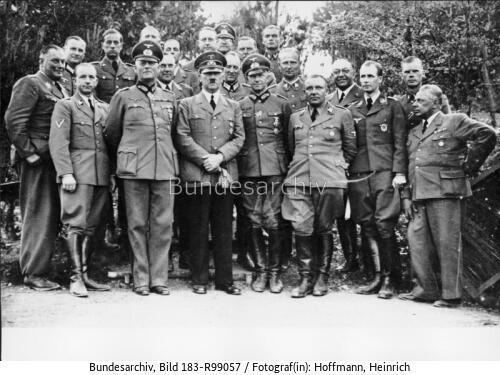 Führerhauptquartier, Adolf Hitler mit Stab
