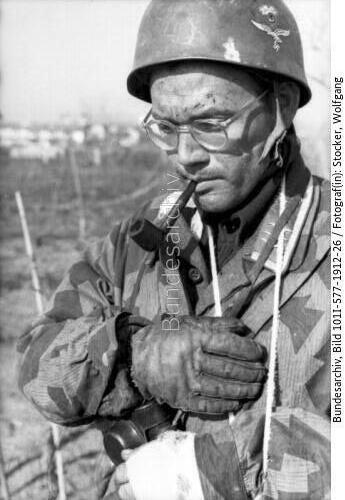 Monte <span class="match">Cassino</span>, Fallschirmjäger mit Pfeife