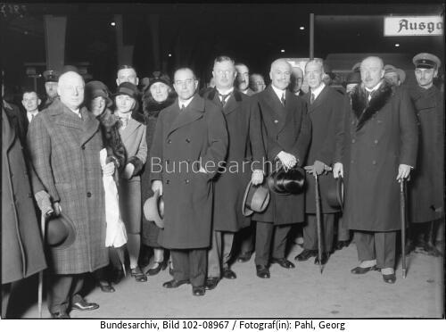 Berlin, Abreise deutsche Delegation zur Haager Konferenz