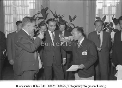 Rathaus Bonn, Jugendliche aus Japan