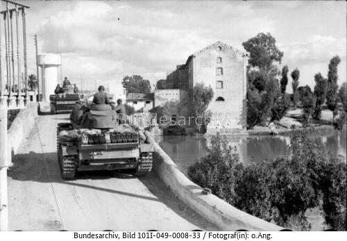 Tunesien, Panzer III auf Brücke