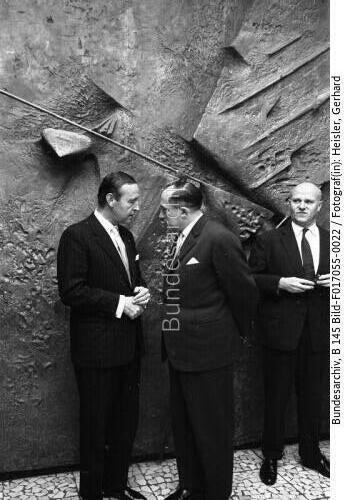 Paris, Einweihung Deutsche Botschaft