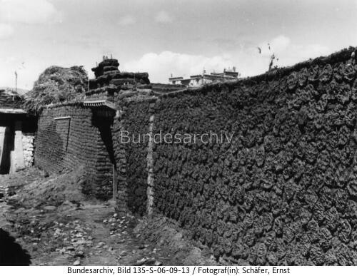 Tibetexpedition, Phari, Dungmauer