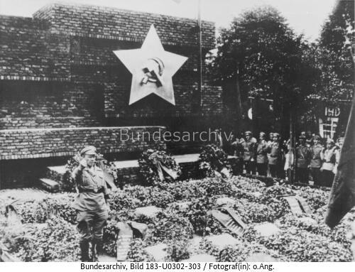 Berlin-Friedrichsfelde, Einweihung Gedenkstätte