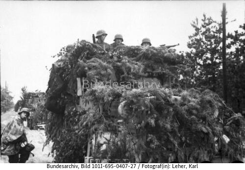 Warschauer Aufstand, Soldaten auf LKW