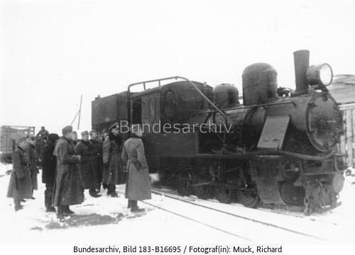 Russland, Lokomotive im Torfwerk
