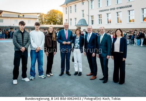 Bundeskanzler Friedrich Merz beim 100-jährigen Jubiläum des Friedrich-Spee-Gymnasiums 2026