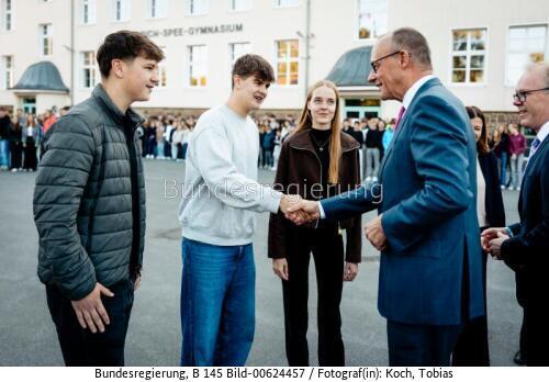 Bundeskanzler Friedrich Merz beim 100-jährigen Jubiläum des Friedrich-Spee-Gymnasiums 2026