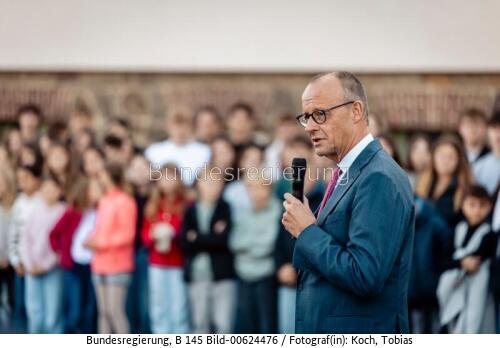 Bundeskanzler Friedrich Merz beim 100-jährigen Jubiläum des Friedrich-Spee-Gymnasiums 2026