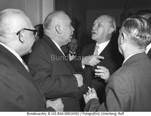 Bundeskanzler Adenauer und DGB-Vorstand 1955