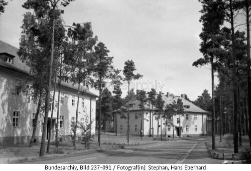 Groß-Born, Truppenübungsplatz, Gebäude
