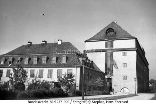 Groß-Born, Truppenübungsplatz, Gebäude