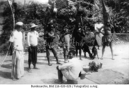 Kamerun, Träger bei Pause